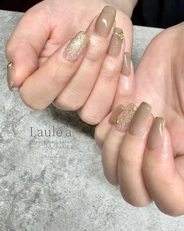 くすみベージュ×フラッシュで大人可愛く💫