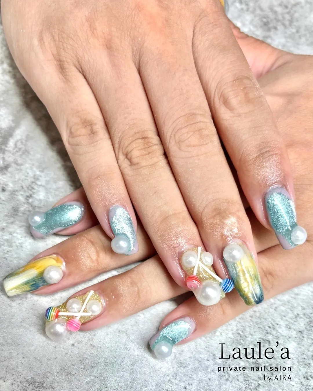 派手かわ♡飴とパールの個性派ネイル🍭